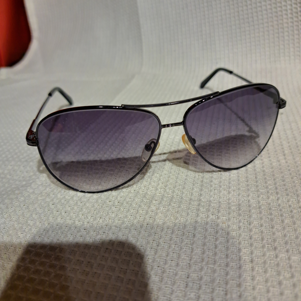 Aviator Sunglasses with Gradient Purple Lenses